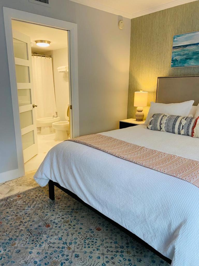 Cozy 1 Bedroom Unit Located In A In The Heart Of Coconut Grove Free Parking Hébergement de vacances